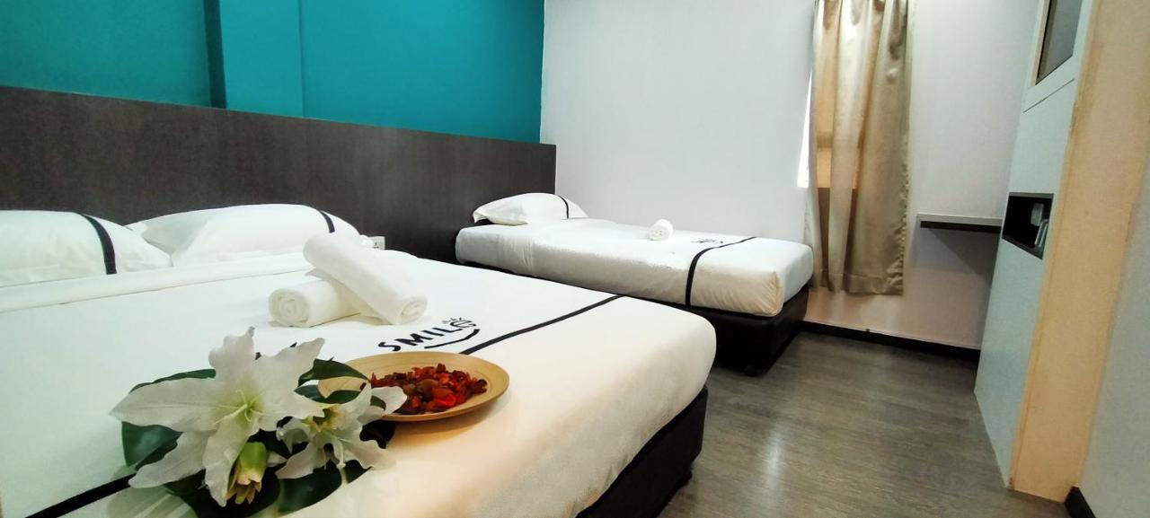 Smile Hotel Petaling Jaya Ss2 Екстериор снимка