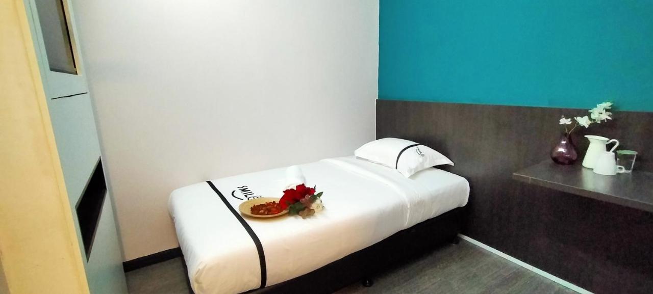 Smile Hotel Petaling Jaya Ss2 Екстериор снимка